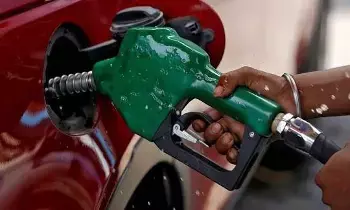 Petrol Adulteration : మీ బండి మైలేజ్ అకస్మాత్తుగా పడిపోయిందా? అయితే పెట్రోల్ కల్తీనే.. బంకుల్లో జరుగుతున్న భారీ మోసాలు Petrol Adulteration : మీ బండి మైలేజ్ అకస్మాత్తుగా పడిపోయిందా? అయితే పెట్రోల్ కల్తీనే.. బంకుల్లో జరుగుతున్న భారీ మోసాలు