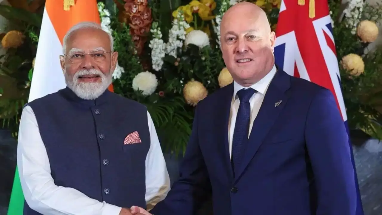India-New Zealand Mega Deal: భారత్-న్యూజిలాండ్ మధ్య మెగా డీల్.. 2030 నాటికి రూ.35,000 కోట్ల భారీ వ్యాపార లక్ష్యం India-New Zealand Mega Deal: భారత్-న్యూజిలాండ్ మధ్య మెగా డీల్.. 2030 నాటికి రూ.35,000 కోట్ల భారీ వ్యాపార లక్ష్యం