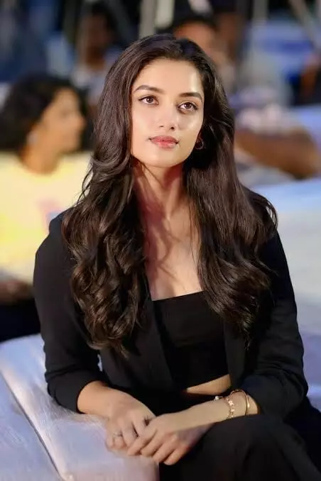 Bhagyashri Borse: హైదరాబాద్ నా కర్మభూమి.. లెనిన్ సక్సెస్ మీట్లో స్టేజ్ పైనే కన్నీ పెట్టుకున్న భాగ్యశ్రీ బోర్సే.. Bhagyashri Borse: హైదరాబాద్ నా కర్మభూమి.. లెనిన్ సక్సెస్ మీట్లో స్టేజ్ పైనే కన్నీ పెట్టుకున్న భాగ్యశ్రీ బోర్సే..