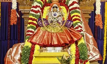 Sri Mahalakshmi Deepa Puja: చంద్రగిరిలో భక్తి పారవశ్యంతో శ్రీ మహాలక్ష్మీ దీప పూజ Sri Mahalakshmi Deepa Puja: చంద్రగిరిలో భక్తి పారవశ్యంతో శ్రీ మహాలక్ష్మీ దీప పూజ