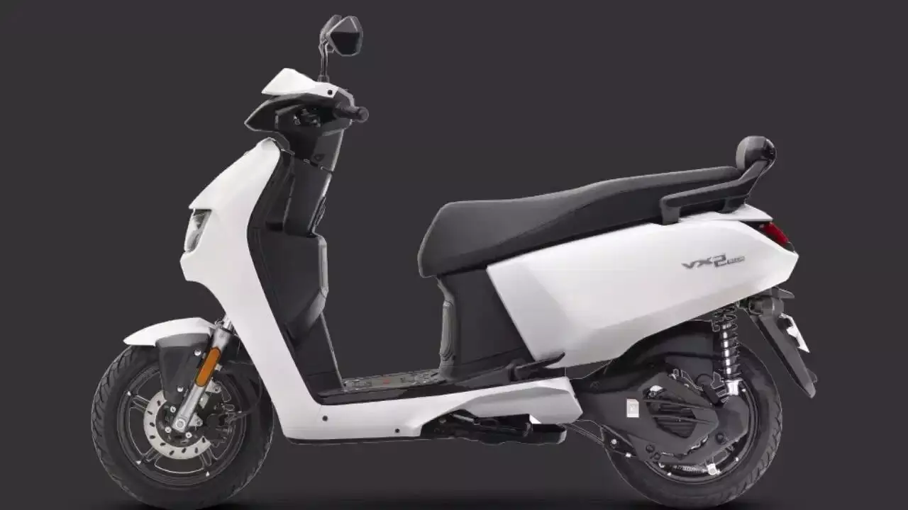 Hero Vida VX2 Plus : హీరో నుంచి సరికొత్త ఎలక్ట్రిక్ స్కూటర్.. సింగిల్ ఛార్జ్తో 187 కిమీల ప్రయాణం Hero Vida VX2 Plus : హీరో నుంచి సరికొత్త ఎలక్ట్రిక్ స్కూటర్.. సింగిల్ ఛార్జ్తో 187 కిమీల ప్రయాణం
