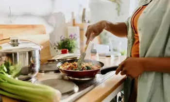 Cook Faster: వంట పని త్వరగా అవ్వాలా? ఈ 8 కిచెన్ సీక్రెట్స్ మీకు తెలిస్తే టైం అస్సలు వేస్ట్ అవ్వదు! Cook Faster: వంట పని త్వరగా అవ్వాలా? ఈ 8 కిచెన్ సీక్రెట్స్ మీకు తెలిస్తే టైం అస్సలు వేస్ట్ అవ్వదు!