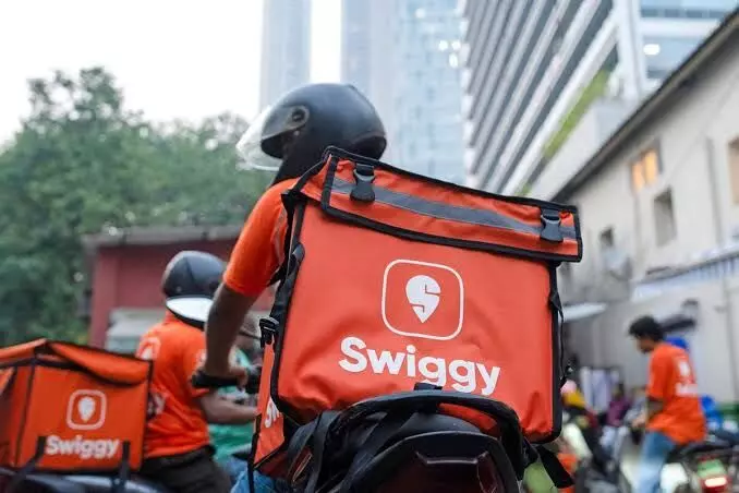Swiggy Zomato Fight : స్విగ్గీ, జొమాటో మధ్య రూ.200 థాలీ ఫైట్.. ఇకపై ప్రతిరోజూ ఆఫీస్లోనే చీప్ అండ్ బెస్ట్ లంచ్ Swiggy Zomato Fight : స్విగ్గీ, జొమాటో మధ్య రూ.200 థాలీ ఫైట్.. ఇకపై ప్రతిరోజూ ఆఫీస్లోనే చీప్ అండ్ బెస్ట్ లంచ్