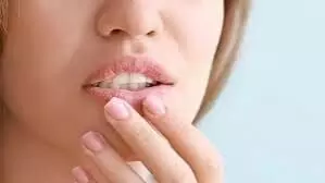 Lips Keep Cracking: పెదవులు పదే పదే పగులుతున్నాయా? అయితే మీ శరీరంలో ఈ పోషకాల లోపం ఉన్నట్లే.. Lips Keep Cracking: పెదవులు పదే పదే పగులుతున్నాయా? అయితే మీ శరీరంలో ఈ పోషకాల లోపం ఉన్నట్లే..