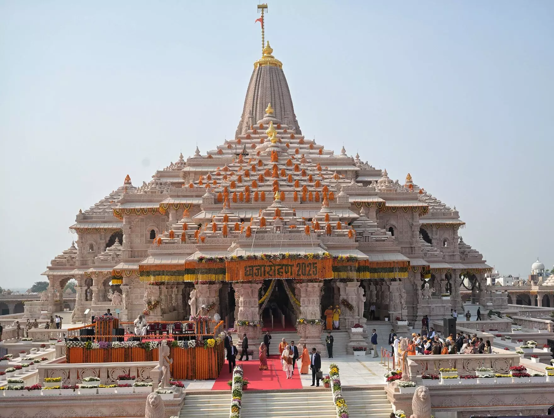 Ayodhya Ram Temple: అయోధ్య రామాలయం సీఈవో పదవికి భారీ ఆసక్తి: వేయికి పైగా దరఖాస్తులు Ayodhya Ram Temple: అయోధ్య రామాలయం సీఈవో పదవికి భారీ ఆసక్తి: వేయికి పైగా దరఖాస్తులు
