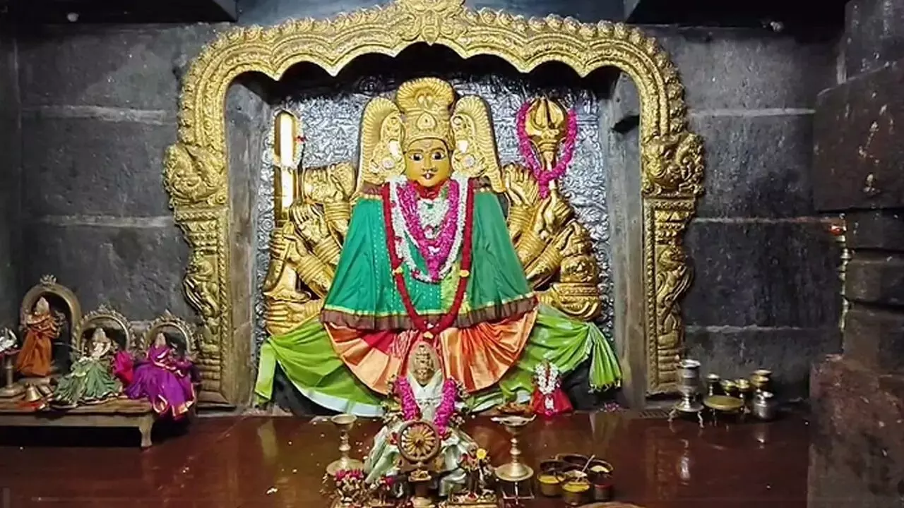 Bhadrakali Ammavaru: వరంగల్లో వైభవంగా ప్రారంభమైన.. భద్రకాళి అమ్మవారి శాకంభరి నవరాత్రి ఉత్సవాలు Bhadrakali Ammavaru: వరంగల్లో వైభవంగా ప్రారంభమైన.. భద్రకాళి అమ్మవారి శాకంభరి నవరాత్రి ఉత్సవాలు
