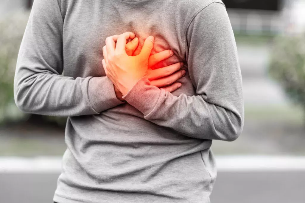Heart Attacks Are Alarming Young Adults: యువతను వణికిస్తున్న గుండెపోట్లు.. ముప్పై ఏళ్లకే గుండె ఆగిపోవడానికి అసలు కారణాలు ఇవే.. Heart Attacks Are Alarming Young Adults: యువతను వణికిస్తున్న గుండెపోట్లు.. ముప్పై ఏళ్లకే గుండె ఆగిపోవడానికి అసలు కారణాలు ఇవే..