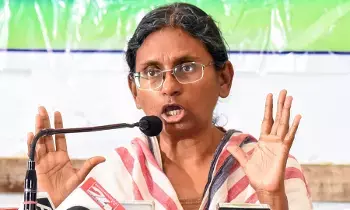 Meenakshi Natarajan: ‘సర్’పై నిర్లక్ష్యం సహించేది లేదు: కాంగ్రెస్ ఎంపీలు, ఎమ్మెల్యేలకు మీనాక్షి నటరాజన్ హెచ్చరిక Meenakshi Natarajan: ‘సర్’పై నిర్లక్ష్యం సహించేది లేదు: కాంగ్రెస్ ఎంపీలు, ఎమ్మెల్యేలకు మీనాక్షి నటరాజన్ హెచ్చరిక