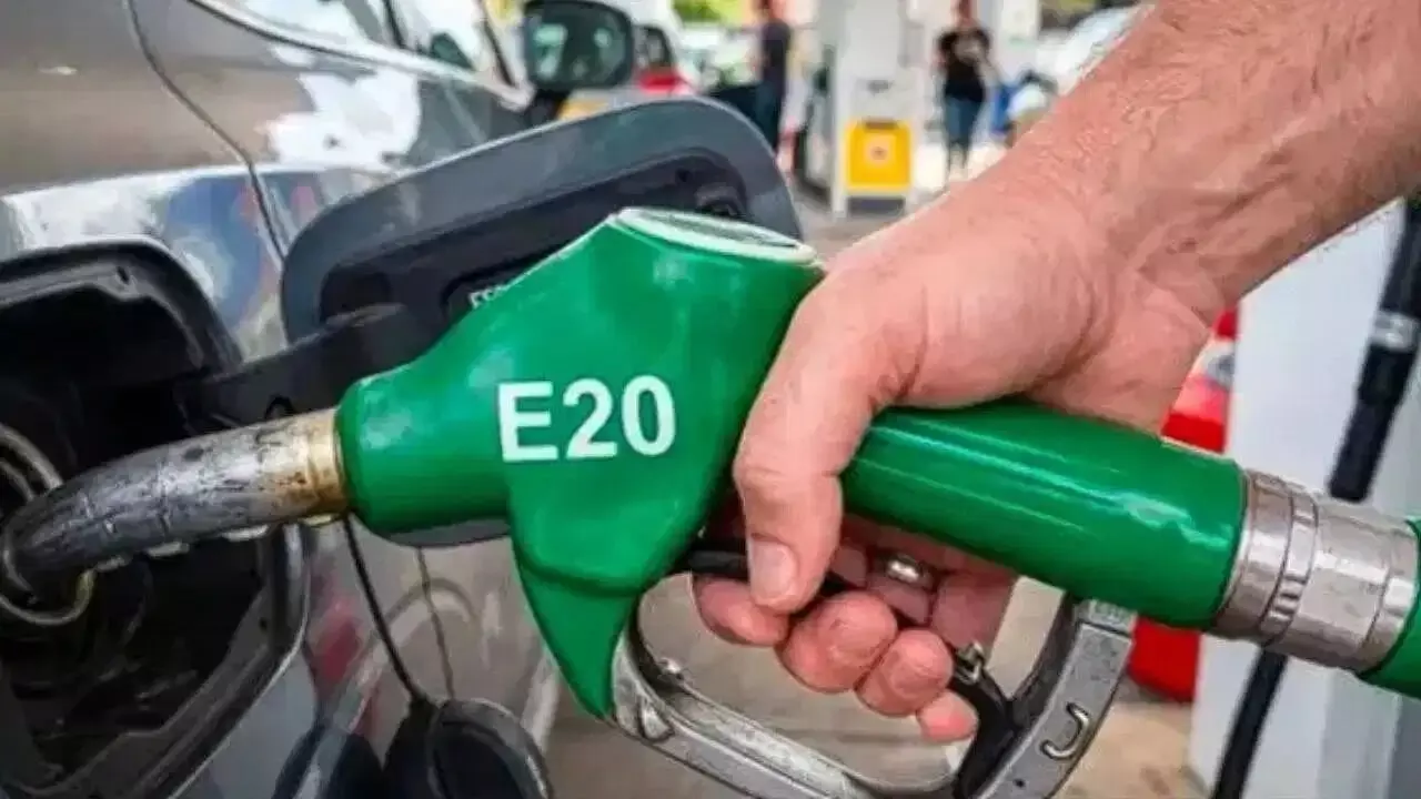 E20 Petrol : E20 పెట్రోల్ కొట్టించాక ఇంజన్ సీజ్.. మారుతి సుజుకికి కోర్టు షాక్ E20 Petrol : E20 పెట్రోల్ కొట్టించాక ఇంజన్ సీజ్.. మారుతి సుజుకికి కోర్టు షాక్