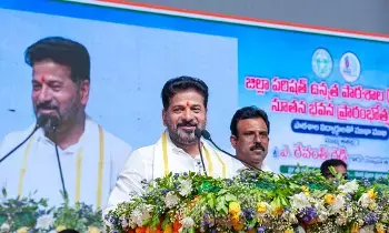 CM Revanth Reddy: సీఎం రేవంత్రెడ్డి: గత పాలకులు విద్యను నాశనం చేశారు.. ప్రభుత్వ పాఠశాలల్ని కార్పొరేట్ స్థాయికి తీర్చిదిద్దుతాం CM Revanth Reddy: సీఎం రేవంత్రెడ్డి: గత పాలకులు విద్యను నాశనం చేశారు.. ప్రభుత్వ పాఠశాలల్ని కార్పొరేట్ స్థాయికి తీర్చిదిద్దుతాం