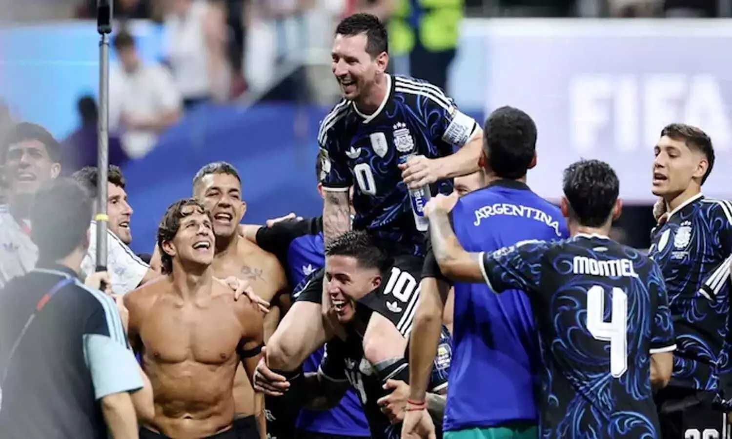 Messi Magic: మెస్సీ మ్యాజిక్.. ఇంగ్లండ్పై అర్జెంటీనా సంచలన విజయం.. ఫిఫా వరల్డ్ కప్ ఫైనల్లో డిఫెండింగ్ చాంపియన్! Messi Magic: మెస్సీ మ్యాజిక్.. ఇంగ్లండ్పై అర్జెంటీనా సంచలన విజయం.. ఫిఫా వరల్డ్ కప్ ఫైనల్లో డిఫెండింగ్ చాంపియన్!