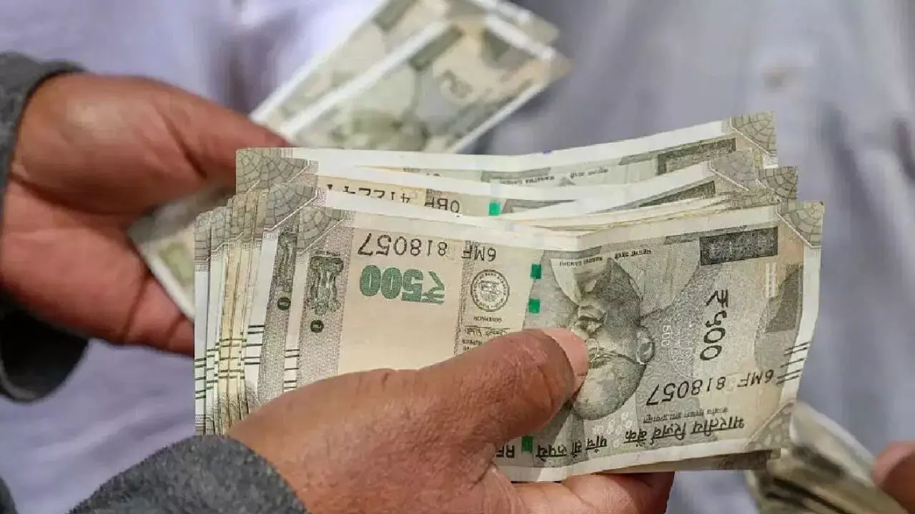 Avoid Giving or Taking Loans: జూలైలో ఈ 4 రాశుల వారు అస్సలు అప్పులు ఇవ్వొద్దు.. తీసుకోవద్దు.. ఎందుకంటే? Avoid Giving or Taking Loans: జూలైలో ఈ 4 రాశుల వారు అస్సలు అప్పులు ఇవ్వొద్దు.. తీసుకోవద్దు.. ఎందుకంటే?
