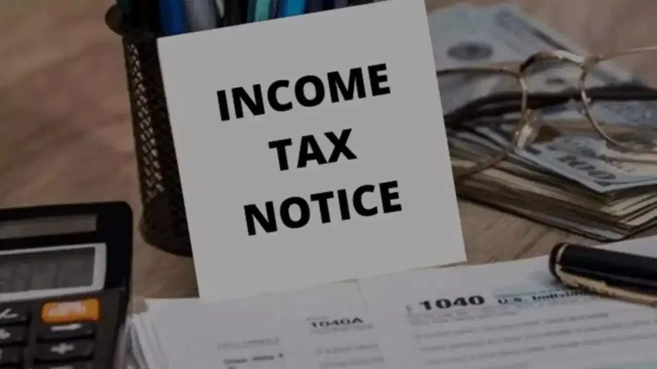 ITR Filing : ఉద్యోగులకు ఐటీ అలర్ట్.. ఐటీఆర్ ఫైలింగ్లో ఈ 7 తప్పులు చేస్తే టాక్స్ నోటీస్ రావడం ఖాయం ITR Filing : ఉద్యోగులకు ఐటీ అలర్ట్.. ఐటీఆర్ ఫైలింగ్లో ఈ 7 తప్పులు చేస్తే టాక్స్ నోటీస్ రావడం ఖాయం