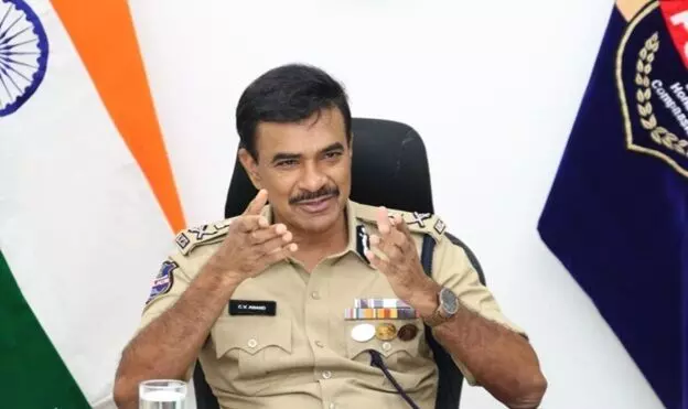 DGP CV Anand: సైబర్ నేరాలపై ఏఐ ఆయుధం: డీజీపీ సీవీ ఆనంద్ ఆదేశాలు DGP CV Anand: సైబర్ నేరాలపై ఏఐ ఆయుధం: డీజీపీ సీవీ ఆనంద్ ఆదేశాలు