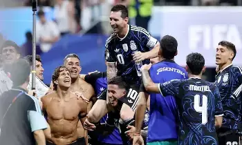 Messi Magic: మెస్సీ మ్యాజిక్.. ఇంగ్లండ్పై అర్జెంటీనా సంచలన విజయం.. ఫిఫా వరల్డ్ కప్ ఫైనల్లో డిఫెండింగ్ చాంపియన్! Messi Magic: మెస్సీ మ్యాజిక్.. ఇంగ్లండ్పై అర్జెంటీనా సంచలన విజయం.. ఫిఫా వరల్డ్ కప్ ఫైనల్లో డిఫెండింగ్ చాంపియన్!