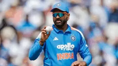 BCCI: రోహిత్ శర్మ రిటైర్మెంట్ రూమర్లకు చెక్ పెట్టిన బీసీసీఐ BCCI: రోహిత్ శర్మ రిటైర్మెంట్ రూమర్లకు చెక్ పెట్టిన బీసీసీఐ