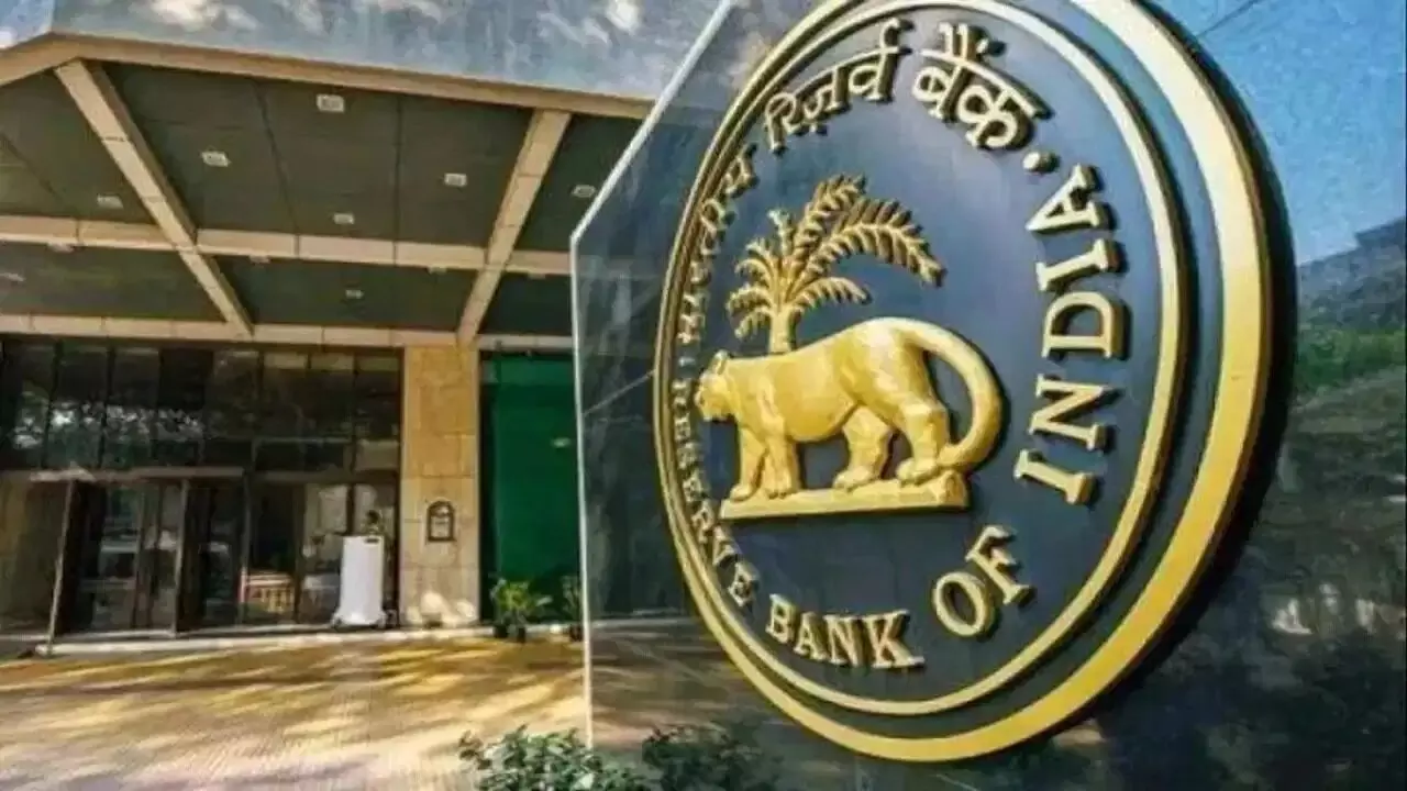 Scam Alert: ఆర్బీఐ పేరుతో కొత్త మోసం.. రూ.లక్ష ఆశచూపి రూ.7,500 నొక్కేసేందుకు కేటుగాళ్ల స్కెచ్ Scam Alert: ఆర్బీఐ పేరుతో కొత్త మోసం.. రూ.లక్ష ఆశచూపి రూ.7,500 నొక్కేసేందుకు కేటుగాళ్ల స్కెచ్