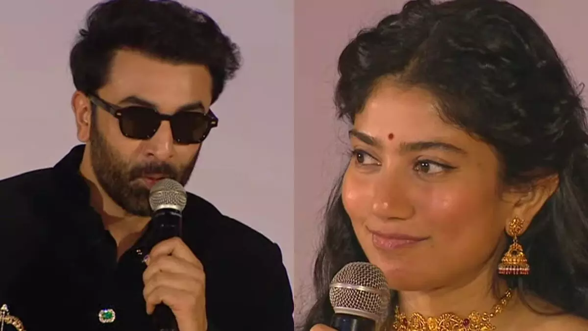 Ranbir Kapoor and Sai Pallavi: ఆ పాత్ర పోషించడం నా అదృష్టం..రామాయణ’ ప్రమోషన్స్లో రణ్బీర్, సాయి పల్లవి ఎమోషనల్ కామెంట్స్ Ranbir Kapoor and Sai Pallavi: ఆ పాత్ర పోషించడం నా అదృష్టం..రామాయణ’ ప్రమోషన్స్లో రణ్బీర్, సాయి పల్లవి ఎమోషనల్ కామెంట్స్