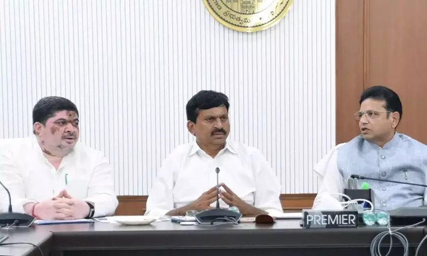 Minister Ponguleti Srinivasa Reddy: క్యూర్ పరిధిలో ఇందిరమ్మ ఫ్లాట్లు: రేపటి నుంచి దరఖాస్తులు-మంత్రి పొంగులేటి శ్రీనివాస్ రెడ్డి Minister Ponguleti Srinivasa Reddy: క్యూర్ పరిధిలో ఇందిరమ్మ ఫ్లాట్లు: రేపటి నుంచి దరఖాస్తులు-మంత్రి పొంగులేటి శ్రీనివాస్ రెడ్డి