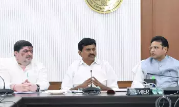 Minister Ponguleti Srinivasa Reddy: క్యూర్ పరిధిలో ఇందిరమ్మ ఫ్లాట్లు: రేపటి నుంచి దరఖాస్తులు-మంత్రి పొంగులేటి శ్రీనివాస్ రెడ్డి Minister Ponguleti Srinivasa Reddy: క్యూర్ పరిధిలో ఇందిరమ్మ ఫ్లాట్లు: రేపటి నుంచి దరఖాస్తులు-మంత్రి పొంగులేటి శ్రీనివాస్ రెడ్డి