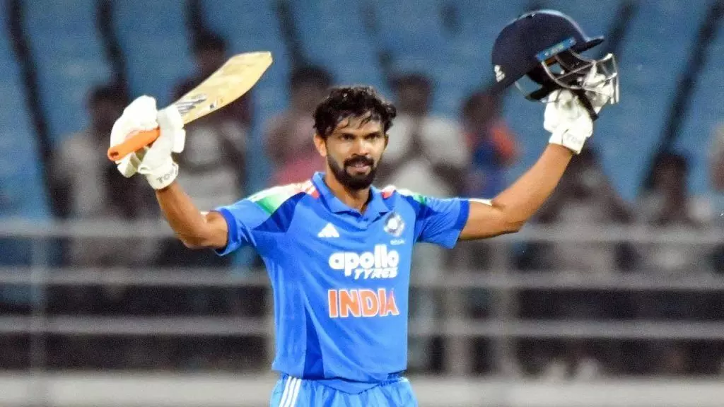 Duleep Trophy: దులీప్ ట్రోఫీ: రుతురాజ్ సారథ్యంలో బరిలోకి వెస్ట్ జోన్.. తుది జట్టు ఇదే! Duleep Trophy: దులీప్ ట్రోఫీ: రుతురాజ్ సారథ్యంలో బరిలోకి వెస్ట్ జోన్.. తుది జట్టు ఇదే!