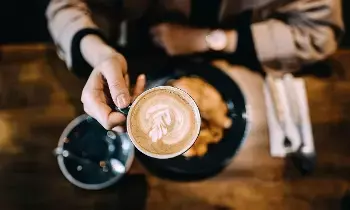 Coffee Lovers Alert: కాఫీ లవర్స్ అలర్ట్.. రోజూ కాఫీ తాగుతున్నారా? అయితే ఈ విషయాలు తెలుసుకోవాల్సిందే.. Coffee Lovers Alert: కాఫీ లవర్స్ అలర్ట్.. రోజూ కాఫీ తాగుతున్నారా? అయితే ఈ విషయాలు తెలుసుకోవాల్సిందే..