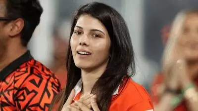 Kavya Maran: పాక్ స్పిన్నర్ కొనుగోలుపై దుమారం.. కావ్య మారన్ రియాక్షన్ ఇదే! Kavya Maran: పాక్ స్పిన్నర్ కొనుగోలుపై దుమారం.. కావ్య మారన్ రియాక్షన్ ఇదే!