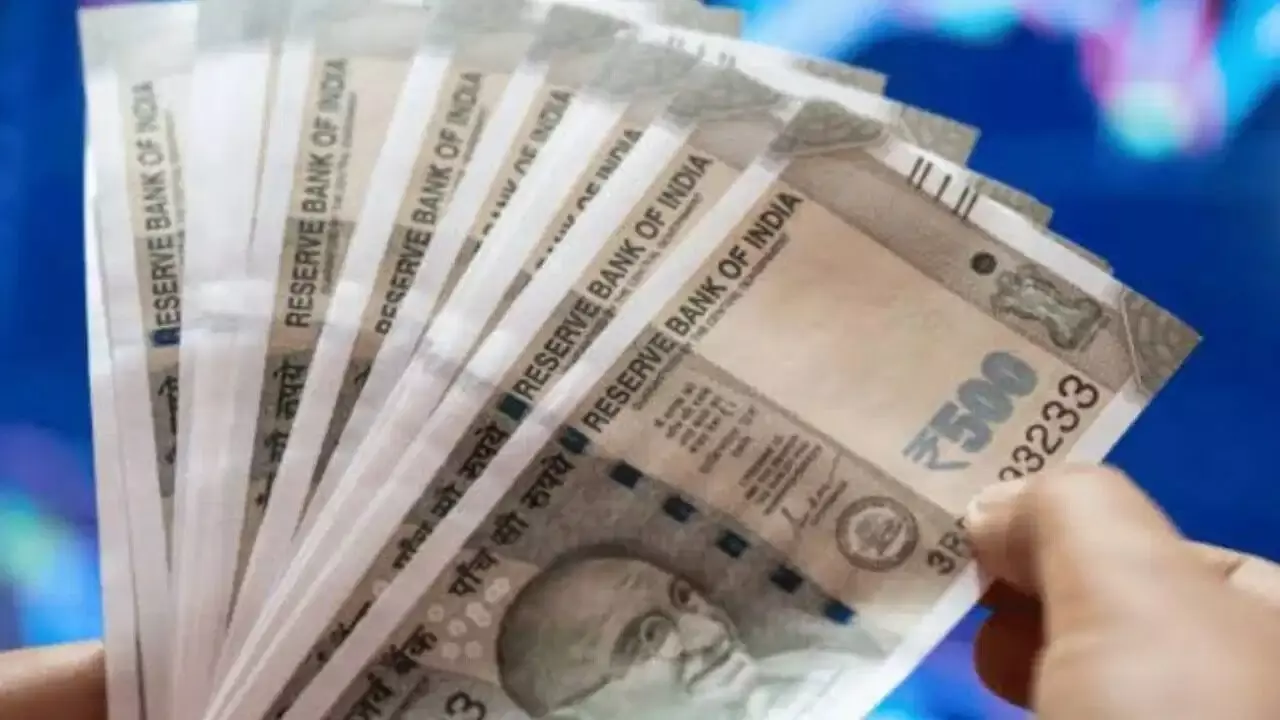 New Labour Code : కంపెనీలు ఇక తిప్పుకోవడానికి వీల్లేదు.. ఉద్యోగం వదిలేస్తే 48 గంటల్లో బకాయిలు చెల్లించాల్సిందే New Labour Code : కంపెనీలు ఇక తిప్పుకోవడానికి వీల్లేదు.. ఉద్యోగం వదిలేస్తే 48 గంటల్లో బకాయిలు చెల్లించాల్సిందే