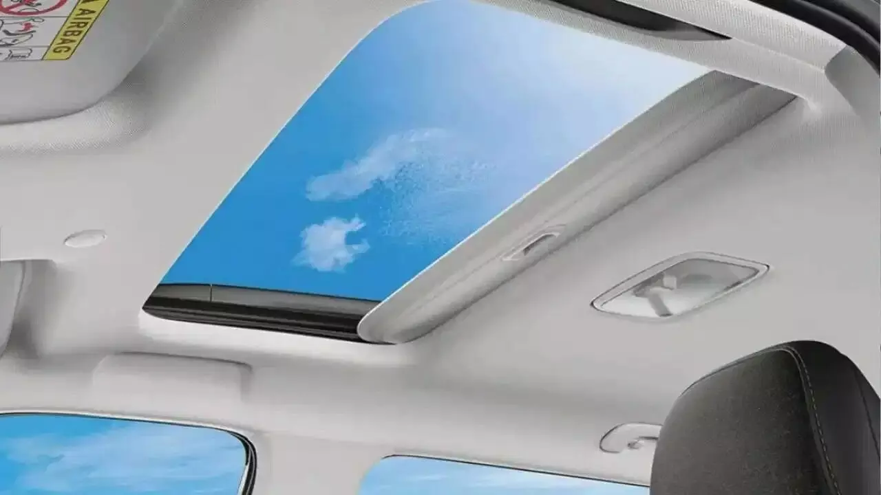 Sunroof Cars : సన్రూఫ్ కార్ల విక్రయాల్లో హ్యుందాయ్ హవా.. మారుతి సుజుకికి షాకింగ్ నంబర్స్ Sunroof Cars : సన్రూఫ్ కార్ల విక్రయాల్లో హ్యుందాయ్ హవా.. మారుతి సుజుకికి షాకింగ్ నంబర్స్