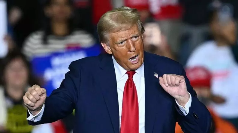 Trump Warns Iran: ఇరాన్పై మరింత భీకర దాడులు చేస్తాం: ట్రంప్ హెచ్చరిక Trump Warns Iran: ఇరాన్పై మరింత భీకర దాడులు చేస్తాం: ట్రంప్ హెచ్చరిక