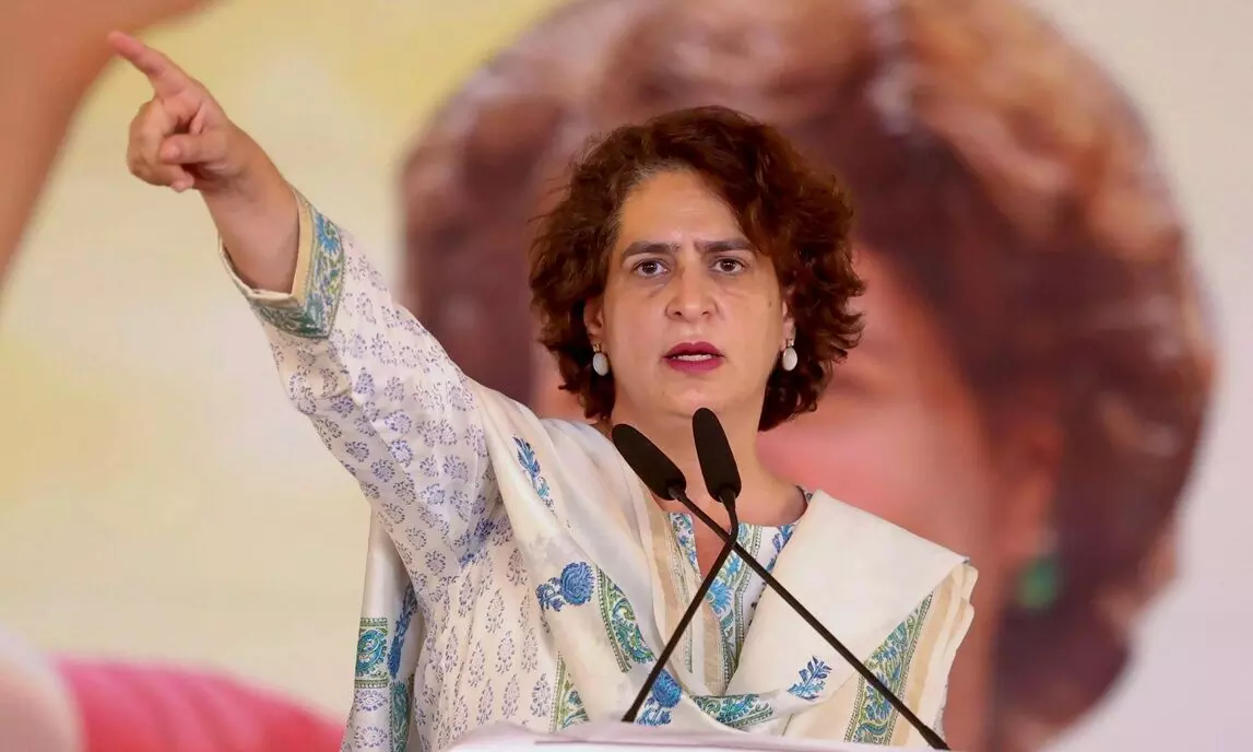 Priyanka Gandhi: ప్రియాంక గాంధీ ఆగ్రహం: విద్యార్థులపై లాఠీఛార్జీ అప్రజాస్వామికం Priyanka Gandhi: ప్రియాంక గాంధీ ఆగ్రహం: విద్యార్థులపై లాఠీఛార్జీ అప్రజాస్వామికం
