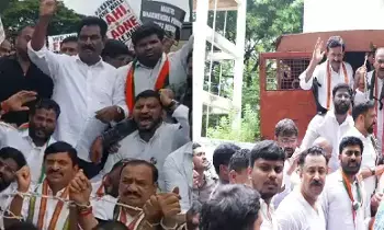 ‘Chalo Lok Bhavan’ Rally: హైదరాబాద్లో ఉద్రిక్తం: చలో లోక్భవన్ ర్యాలీలో మంత్రులు, కాంగ్రెస్ నేతల అరెస్టు ‘Chalo Lok Bhavan’ Rally: హైదరాబాద్లో ఉద్రిక్తం: చలో లోక్భవన్ ర్యాలీలో మంత్రులు, కాంగ్రెస్ నేతల అరెస్టు