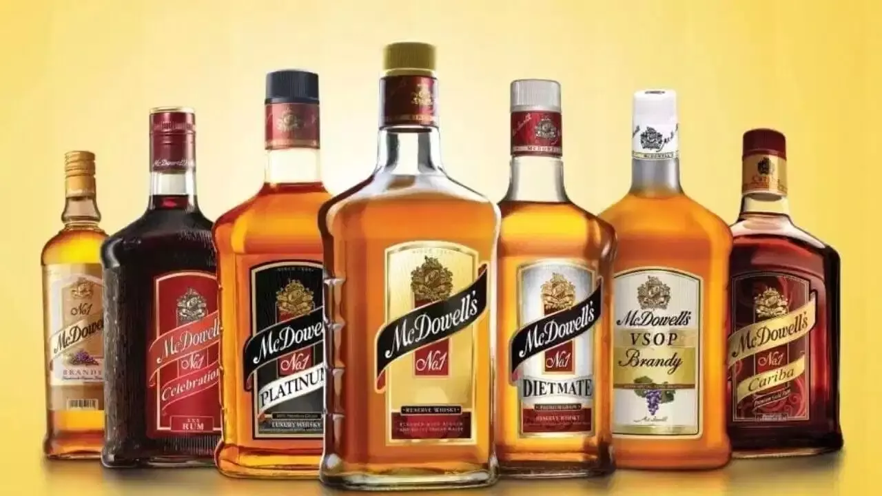 United Spirits : తాగేటోళ్లకు ఎంతో ఇష్టమైన బ్రాండ్.. ఇన్వెస్టర్లకు లాభాల పంట పండించిన లిక్కర్ దిగ్గజం United Spirits : తాగేటోళ్లకు ఎంతో ఇష్టమైన బ్రాండ్.. ఇన్వెస్టర్లకు లాభాల పంట పండించిన లిక్కర్ దిగ్గజం