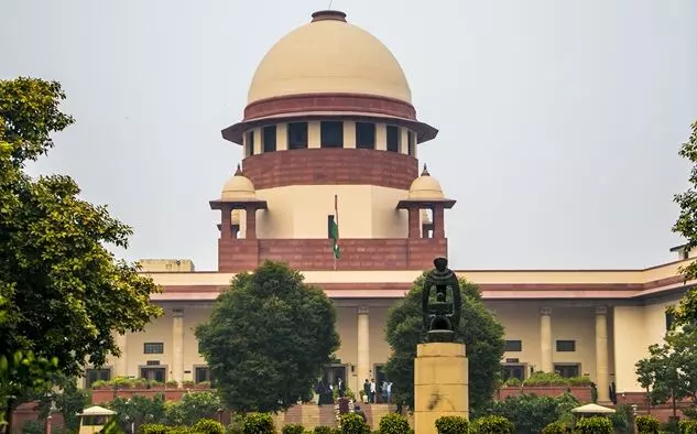 Supreme Court: మెట్రో స్టేషన్ల మూసివేతపై సుప్రీం కోర్టు జోక్యానికి సంకేతాలు Supreme Court: మెట్రో స్టేషన్ల మూసివేతపై సుప్రీం కోర్టు జోక్యానికి సంకేతాలు