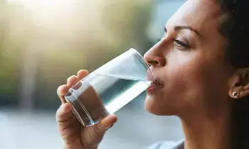 Drinking Less Water During Monsoon: వర్షాకాలంలో నీళ్లు తక్కువ తాగుతున్నారా? అయితే ఈ ప్రమాదకర లక్షణాలు మీలో ఉన్నట్లే! Drinking Less Water During Monsoon: వర్షాకాలంలో నీళ్లు తక్కువ తాగుతున్నారా? అయితే ఈ ప్రమాదకర లక్షణాలు మీలో ఉన్నట్లే!