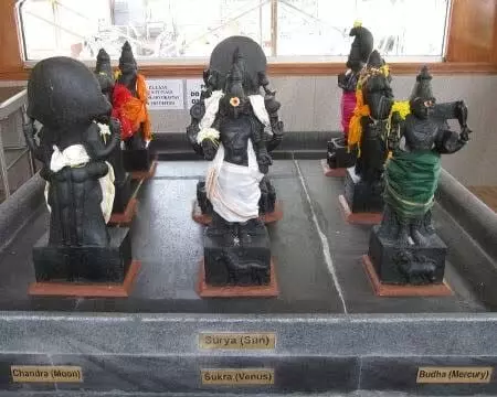 Remove Navagraha Doshas: నవగ్రహ దోషాలు తొలగిపోవాలా? గుడిలో ప్రదక్షిణలు ఎలా చేయాలో తెలుసుకోండి.. Remove Navagraha Doshas: నవగ్రహ దోషాలు తొలగిపోవాలా? గుడిలో ప్రదక్షిణలు ఎలా చేయాలో తెలుసుకోండి..