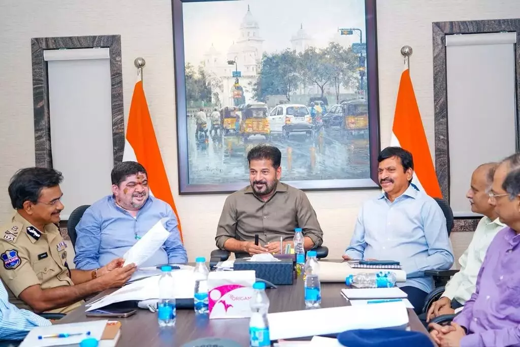 CM Revanth Reddy: క్యూర్ పరిధిలో ఇందిరమ్మ ఇళ్లు జనావాసాల్లోనే.. ప్రజల సౌకర్యమే లక్ష్యం: సీఎం రేవంత్రెడ్డి CM Revanth Reddy: క్యూర్ పరిధిలో ఇందిరమ్మ ఇళ్లు జనావాసాల్లోనే.. ప్రజల సౌకర్యమే లక్ష్యం: సీఎం రేవంత్రెడ్డి