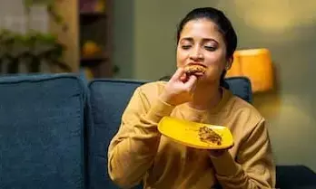 Feeling Hungry Again: తిన్న కాసేపటికే మళ్లీ ఆకలేస్తోందా? నిర్లక్ష్యం చేస్తే ఈ ఆరోగ్య సమస్యలు రావచ్చు.. Feeling Hungry Again: తిన్న కాసేపటికే మళ్లీ ఆకలేస్తోందా? నిర్లక్ష్యం చేస్తే ఈ ఆరోగ్య సమస్యలు రావచ్చు..