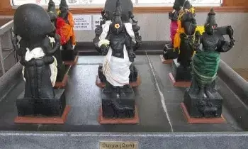 Remove Navagraha Doshas: నవగ్రహ దోషాలు తొలగిపోవాలా? గుడిలో ప్రదక్షిణలు ఎలా చేయాలో తెలుసుకోండి..