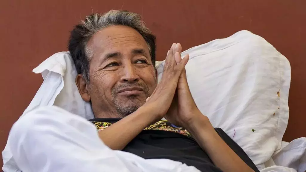 Sonam Wangchuk: సోనమ్ వాంగ్చుక్పై డీల్ ఆరోపణలు.. ‘నా దీక్ష పవిత్రం.. సర్టిఫికెట్ కావాలా?’ అంటూ ఆవేదన Sonam Wangchuk: సోనమ్ వాంగ్చుక్పై డీల్ ఆరోపణలు.. ‘నా దీక్ష పవిత్రం.. సర్టిఫికెట్ కావాలా?’ అంటూ ఆవేదన