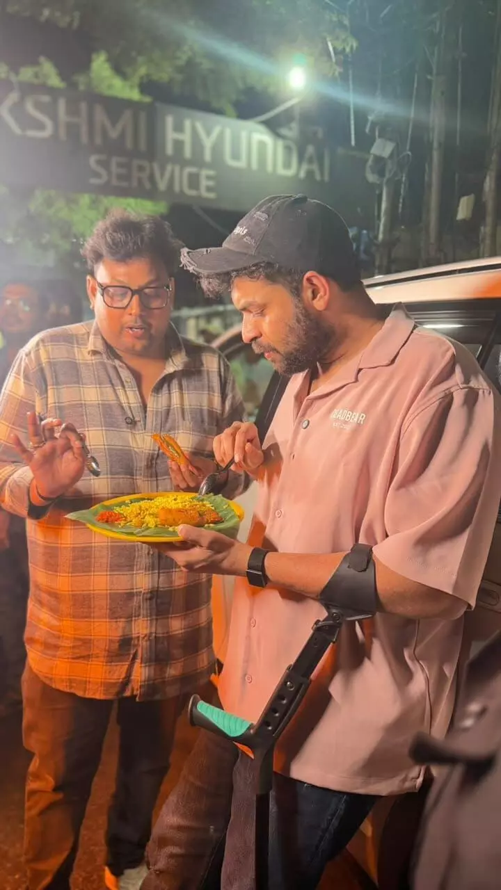 Varun Tej: సీమ వంటకాలతో వరుణ్ తేజ్ ప్రమోషన్ల రచ్చ... గాయపడినా తగ్గేదే లేదంటున్న కొరియన్ కనకరాజు Varun Tej: సీమ వంటకాలతో వరుణ్ తేజ్ ప్రమోషన్ల రచ్చ... గాయపడినా తగ్గేదే లేదంటున్న కొరియన్ కనకరాజు