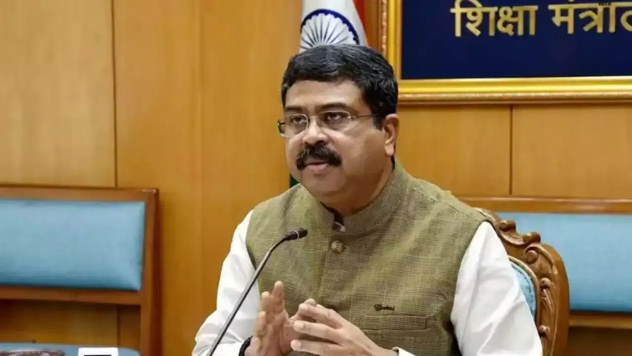 Dharmendra Pradhan Asset : ధర్మేంద్ర ప్రధాన్ ఆస్తులు ఎంతంటే.. ఆయన భార్య దగ్గర ఉన్న బంగారం ఎంతో తెలుసా? Dharmendra Pradhan Asset : ధర్మేంద్ర ప్రధాన్ ఆస్తులు ఎంతంటే.. ఆయన భార్య దగ్గర ఉన్న బంగారం ఎంతో తెలుసా?