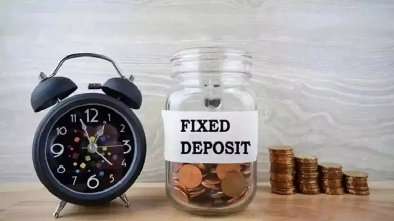FD Rates 2026 : సీనియర్ సిటిజన్లకు బంపర్ ఆఫర్: 5 ఏళ్ల ఎఫ్డీలపై అత్యధిక వడ్డీ ఇస్తున్న బ్యాంకులు ఇవే FD Rates 2026 : సీనియర్ సిటిజన్లకు బంపర్ ఆఫర్: 5 ఏళ్ల ఎఫ్డీలపై అత్యధిక వడ్డీ ఇస్తున్న బ్యాంకులు ఇవే