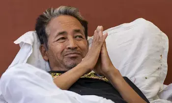 Sonam Wangchuk: సోనమ్ వాంగ్చుక్పై డీల్ ఆరోపణలు.. ‘నా దీక్ష పవిత్రం.. సర్టిఫికెట్ కావాలా?’ అంటూ ఆవేదన Sonam Wangchuk: సోనమ్ వాంగ్చుక్పై డీల్ ఆరోపణలు.. ‘నా దీక్ష పవిత్రం.. సర్టిఫికెట్ కావాలా?’ అంటూ ఆవేదన