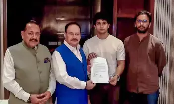 NEET Leak Issue: నీట్ లీక్పై కాక్రోచ్ జనతా పార్టీ పట్టుదల.. ధర్మేంద్ర ప్రధాన్ రాజీనామాపైనే పీటముడి NEET Leak Issue: నీట్ లీక్పై కాక్రోచ్ జనతా పార్టీ పట్టుదల.. ధర్మేంద్ర ప్రధాన్ రాజీనామాపైనే పీటముడి