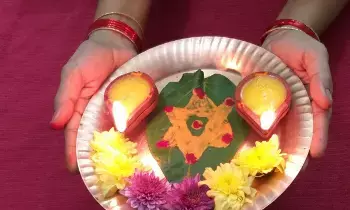 Betel Leaf Lamp Remedy:  తమలపాకు దీపం: ఈ చిన్న పరిహారంతో ఐశ్వర్యం, ప్రశాంతత సిద్ధించడం ఖాయం..