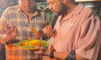 Varun Tej: సీమ వంటకాలతో వరుణ్ తేజ్ ప్రమోషన్ల రచ్చ... గాయపడినా తగ్గేదే లేదంటున్న కొరియన్ కనకరాజు Varun Tej: సీమ వంటకాలతో వరుణ్ తేజ్ ప్రమోషన్ల రచ్చ... గాయపడినా తగ్గేదే లేదంటున్న కొరియన్ కనకరాజు