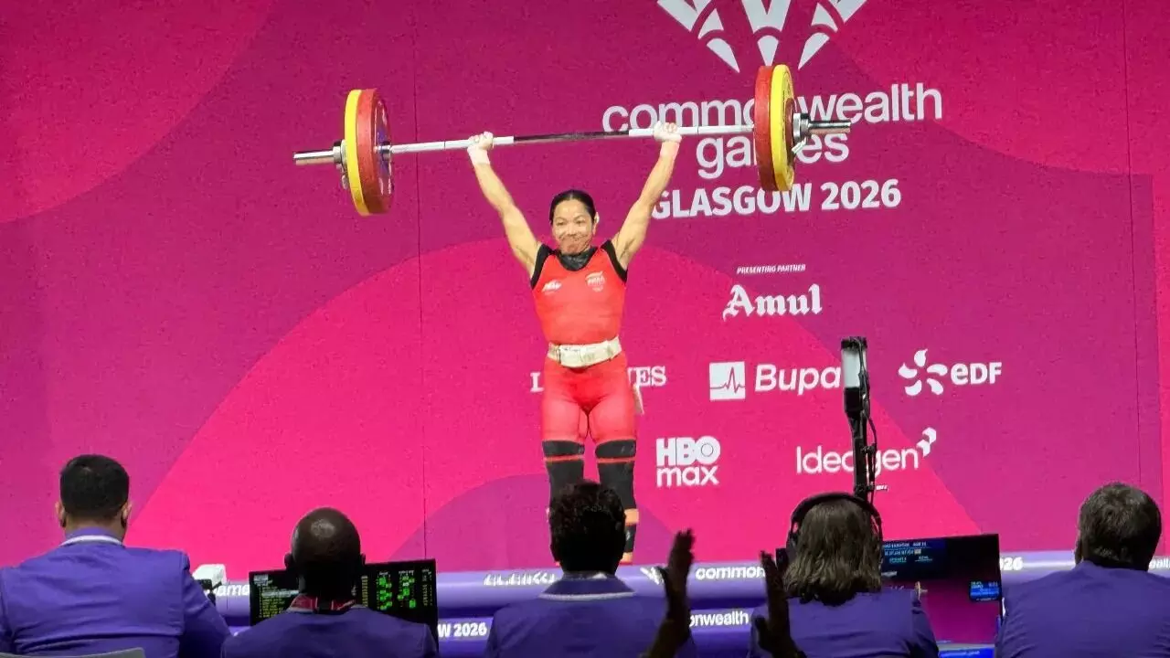 Mirabai Chanu: మీరాబాయి చాను అద్భుత పోరాటం.. కామన్వెల్త్ గేమ్స్లో భారత్కు తొలి స్వర్ణం Mirabai Chanu: మీరాబాయి చాను అద్భుత పోరాటం.. కామన్వెల్త్ గేమ్స్లో భారత్కు తొలి స్వర్ణం