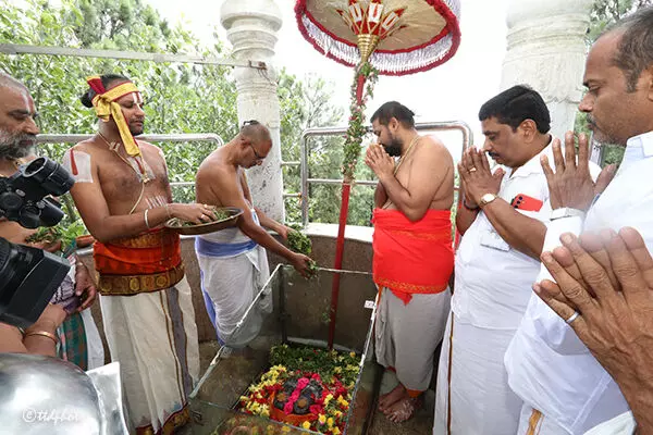 Chhatrasthapanotsavam: నారాయణగిరి శ్రీవారి పాదాల చెంత వేడుకగా ఛత్రస్థాపనోత్సవం Chhatrasthapanotsavam: నారాయణగిరి శ్రీవారి పాదాల చెంత వేడుకగా ఛత్రస్థాపనోత్సవం