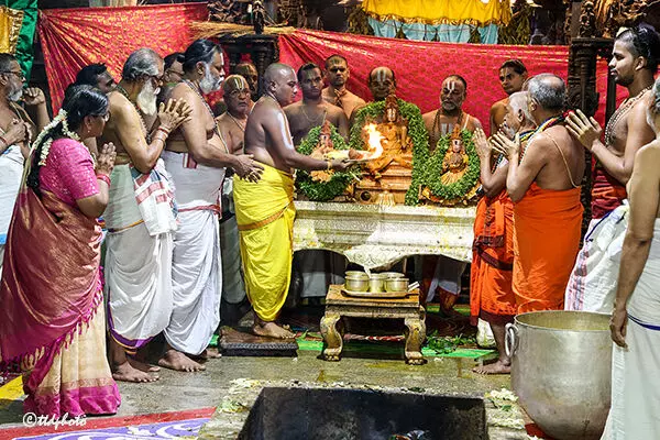 Sri Govindaraja Swamy: కవచ సమర్పణతో వైభవంగా ముగిసిన శ్రీ గోవిందరాజస్వామివారి జ్యేష్ఠాభిషేక మహోత్సవం Sri Govindaraja Swamy: కవచ సమర్పణతో వైభవంగా ముగిసిన శ్రీ గోవిందరాజస్వామివారి జ్యేష్ఠాభిషేక మహోత్సవం